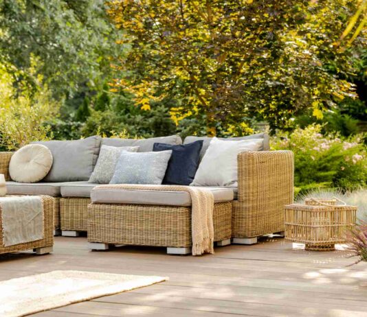 Comment rénover un salon de jardin en bois ?