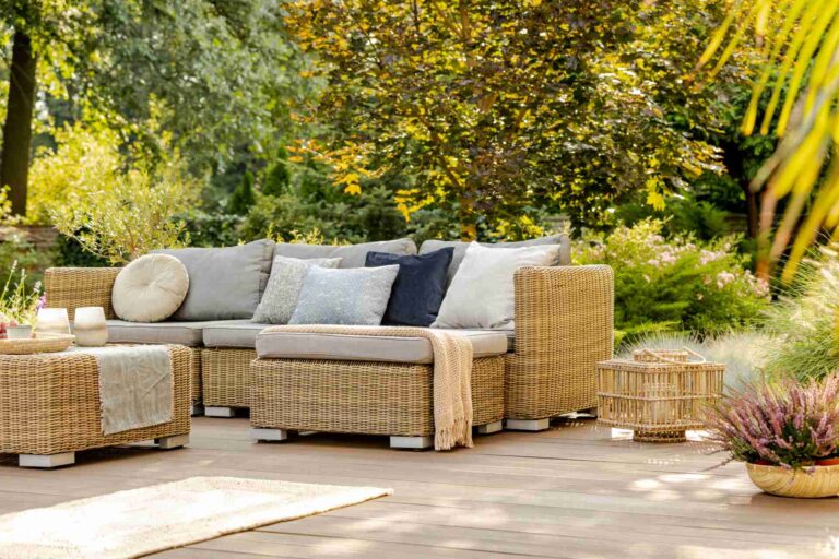Comment rénover un salon de jardin en bois ?